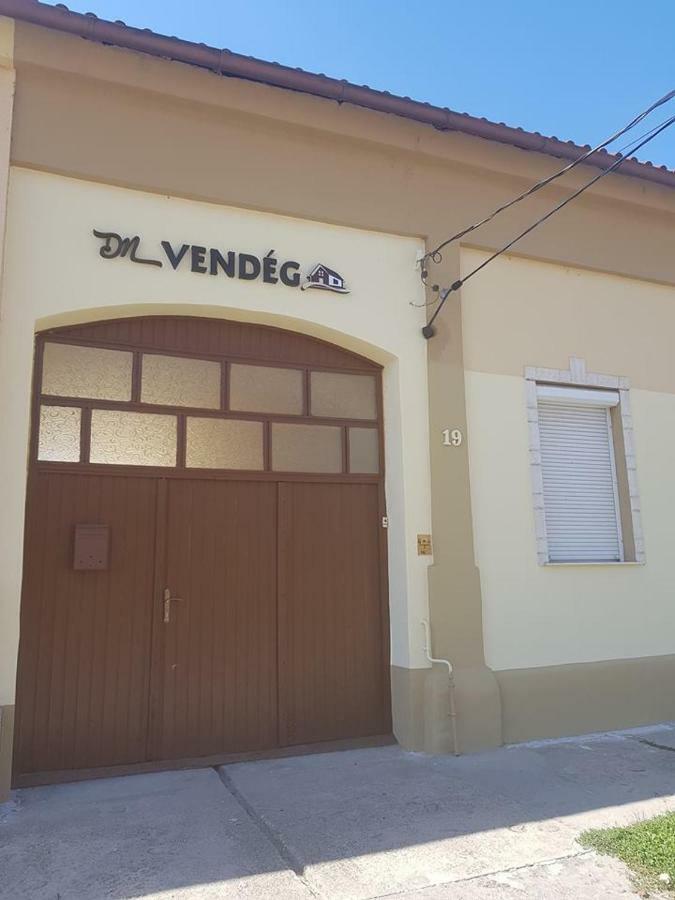 Dm Vendeghaz Villany Exterior photo