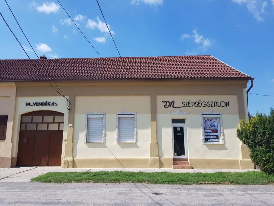 Dm Vendeghaz Villany Exterior photo